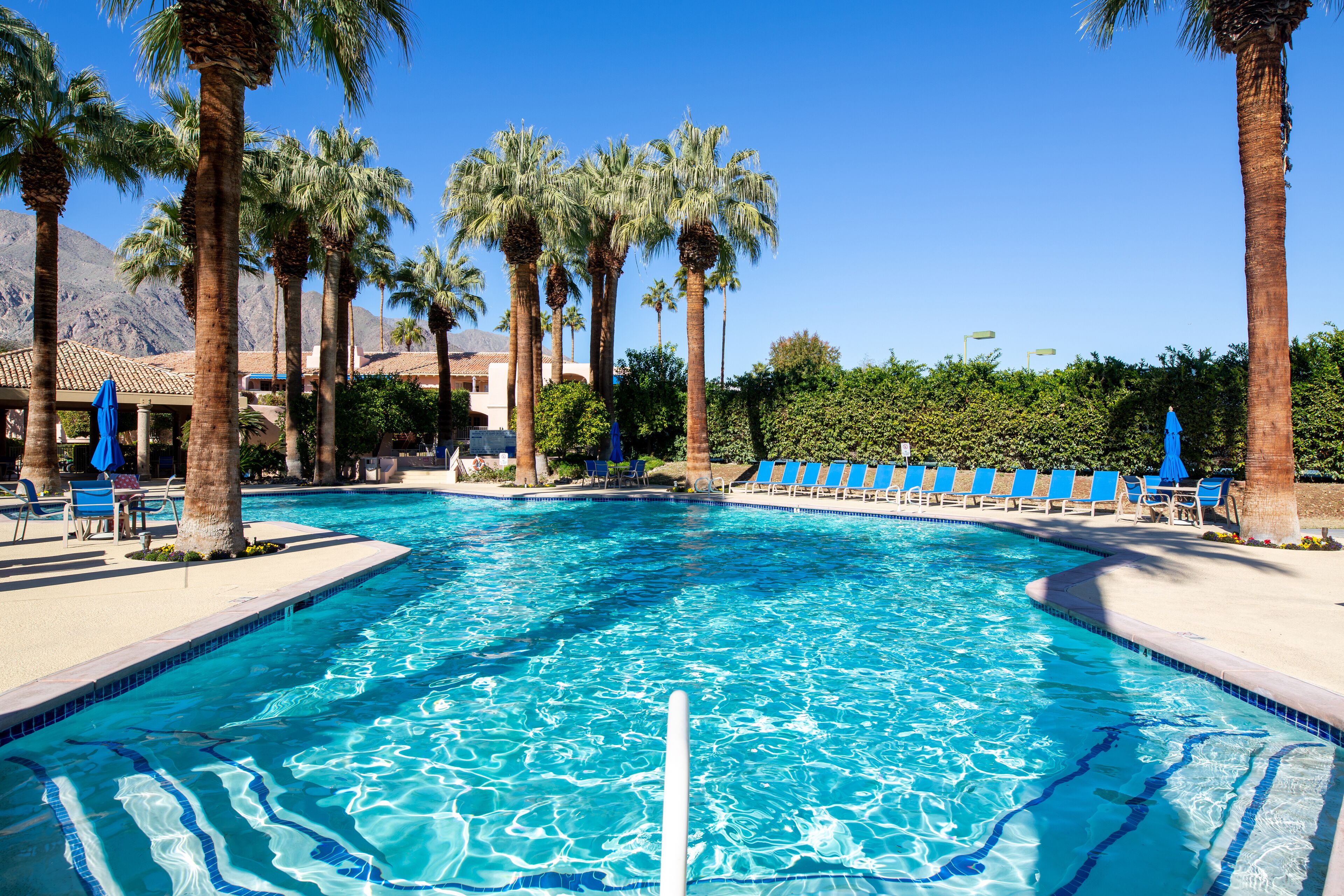 Deauville Escape walking distance to casino and downtown