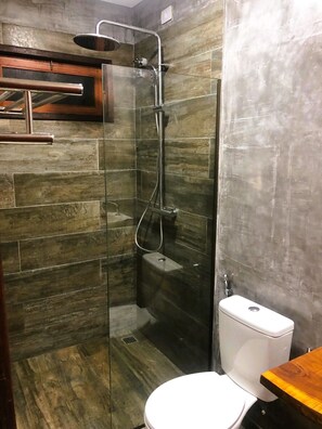 Comfort Room | Bathroom | Shower, hair dryer, towels
