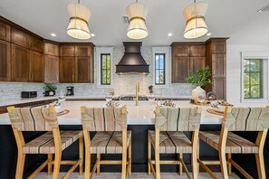 Fridge, microwave, oven, stovetop - Showstopping home with a Pool, Rooftop Deck, and Games! Sun-Day Style (Lido Key)