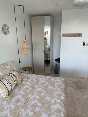 1 quarto, Wi-Fi de cortesia, roupa de cama