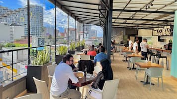 Tempat makan luar