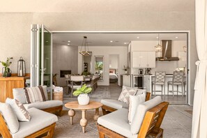 Smart TV, table football, ping pong, stereo - Stunning Desert Villa — 9 bedrooms! Sleeps 20 (indio)