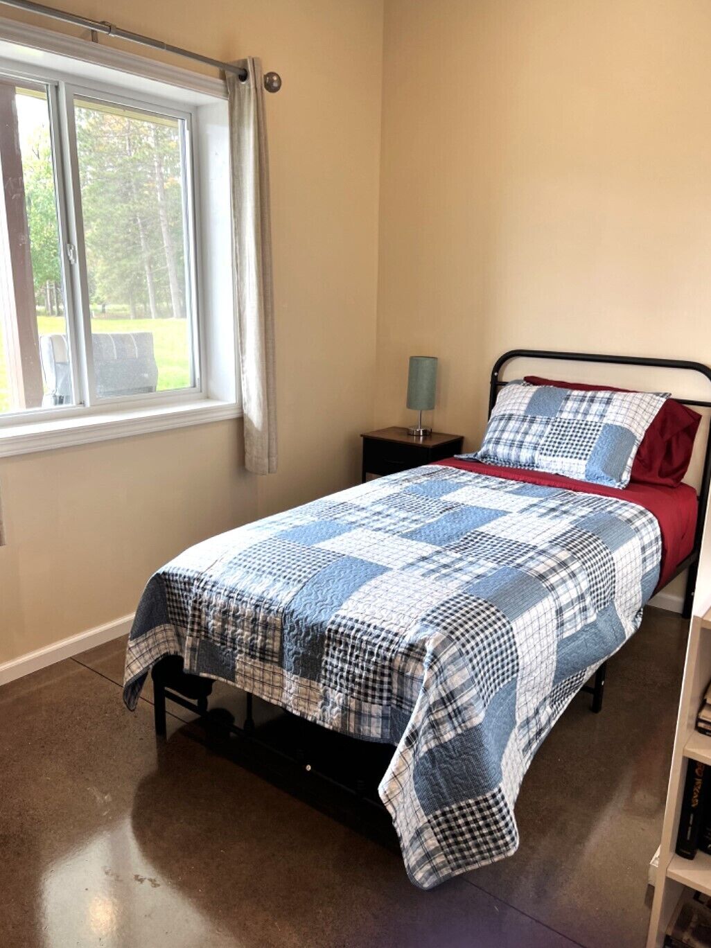 4 habitaciones, escritorio, tabla de planchar con plancha y wifi gratis 