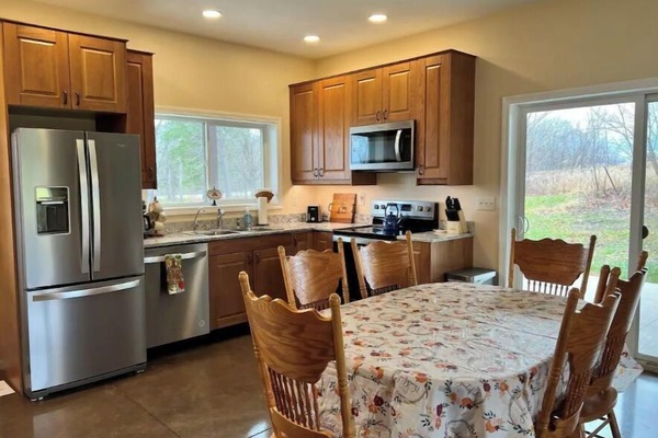 Geladeira, micro-ondas, fogão, cooktop