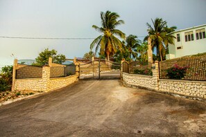 Entrada al alojamiento