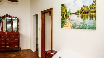 Panorama-villa - 3 soveværelser - havudsigt - ved bjerg | Individuelt design, individuel indretning, mørklægningsgardiner