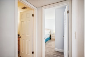 2 chambres, fer et planche à repasser, Wi-Fi gratuit, draps fournis