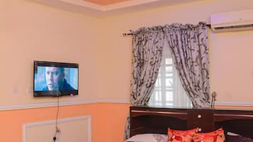 3 bedrooms, WiFi, bed sheets