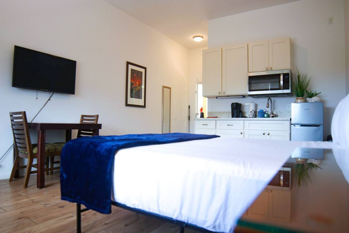 1 室のベッドルーム、デスク、アイロン / アイロン台、旅行用ベビーベッド