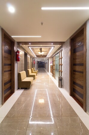 Coin salon dans le hall