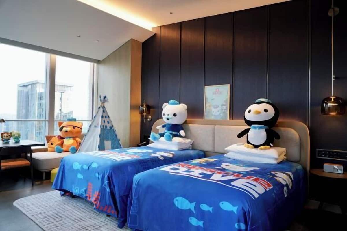 1 bedroom, premium bedding, free minibar, in-room safe