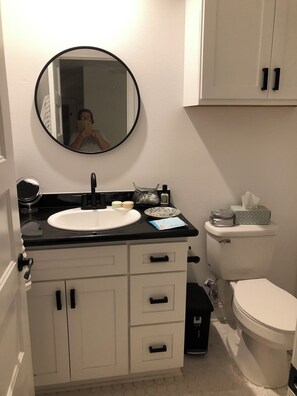 Handtücher, Seife, Toilettenpapier