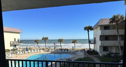 Sophisticated Oceanfront Luxury Condo