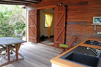 Charming bungalow, 200m from the beach, quiet, surrounded by greenery