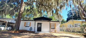 2 bedroom Coastal bungalow minutes from St Simons