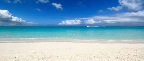 Camastros y toallas de playa