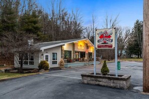 Exterior - Cozy & Chic Pocono Cabin | Firepits | Pickleball (Barrett Township)