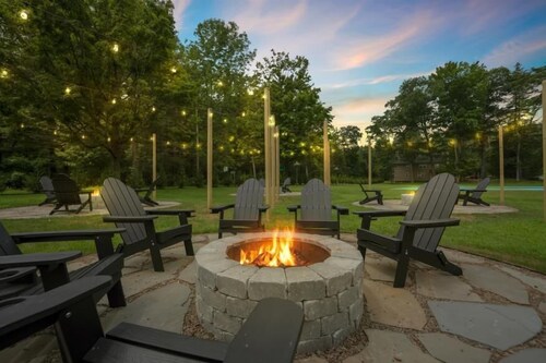 Cozy & Chic Pocono Cabin | Firepits | Pickleball