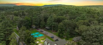 Cozy & Chic Pocono Cabin | Firepits | Pickleball