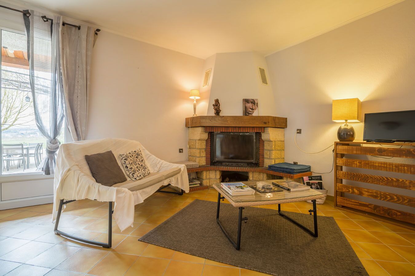 Bedroom 1 To 2p. Self-catering, Park, Kitchen/dining Room - Villeneuve-de-Berg