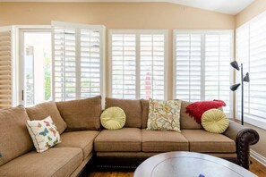 Televisión y chimenea 