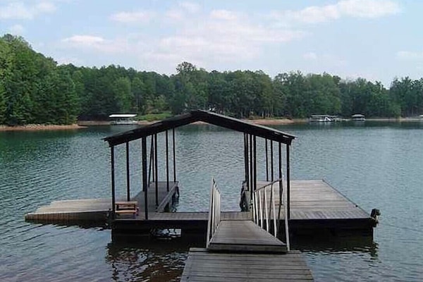 Dock room for 2 boats and 2 jet skis