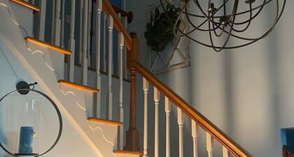 Beautiful, Spacious, Pet Friendly Home in 2 Miles from the Beach!