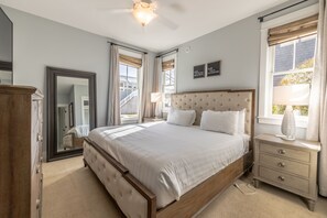 3 bedrooms, desk, iron/ironing board, free WiFi