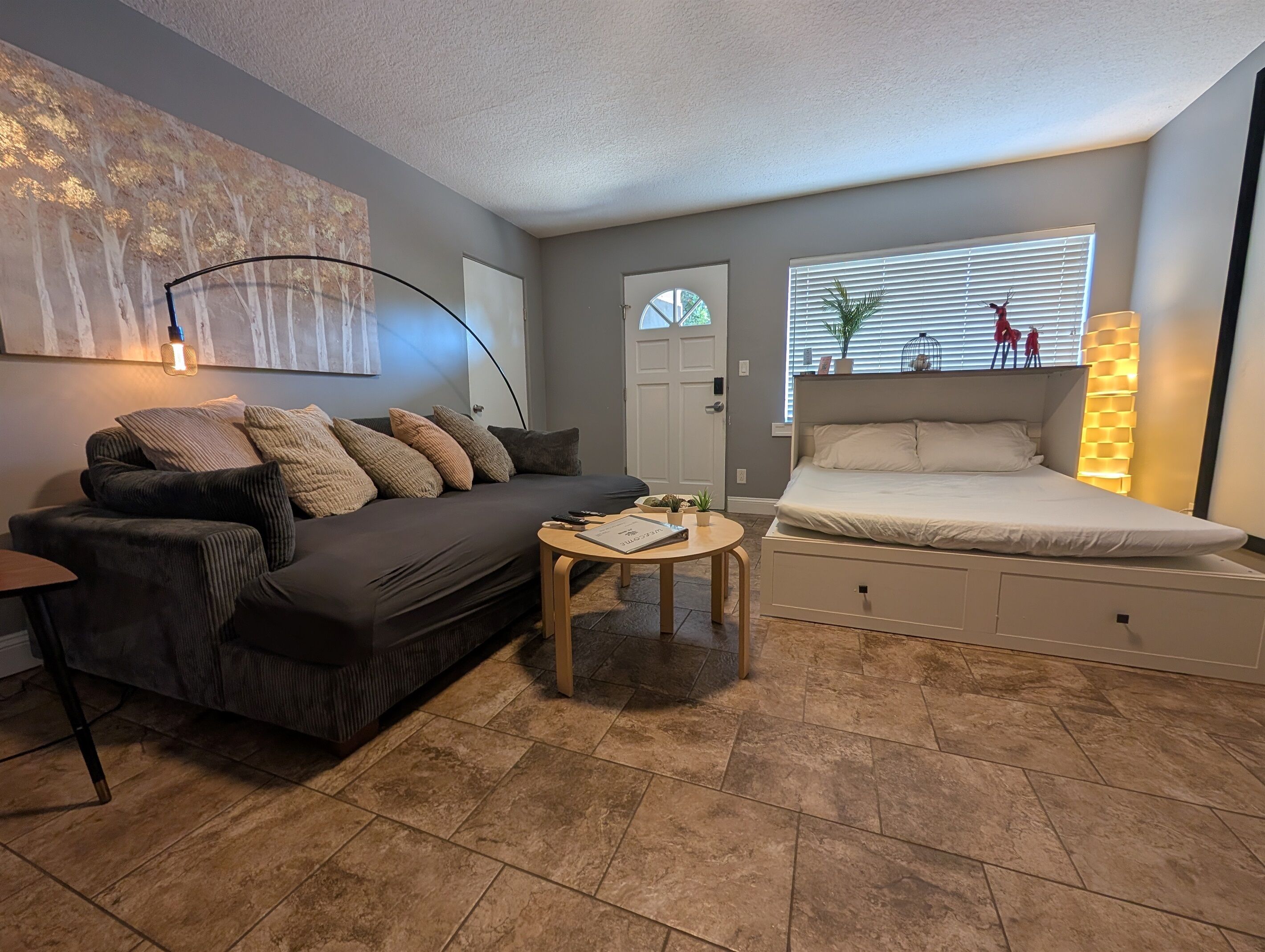 3 habitaciones, escritorio, tabla de planchar con plancha y wifi gratis 