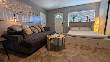 3 habitaciones, escritorio, tabla de planchar con plancha y wifi gratis