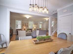 Dining - Seabrook's Along for the Ride: Dog Friendly, Hot Tub! (Pacific Beach)