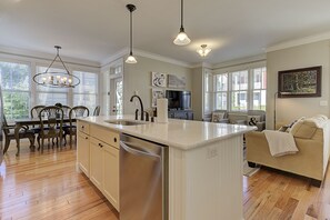 Fridge, microwave, oven, stovetop - Seabrook's Ampersand, a comfortable and cozy home, enjoy the private hot tub! (Pacific Beach)