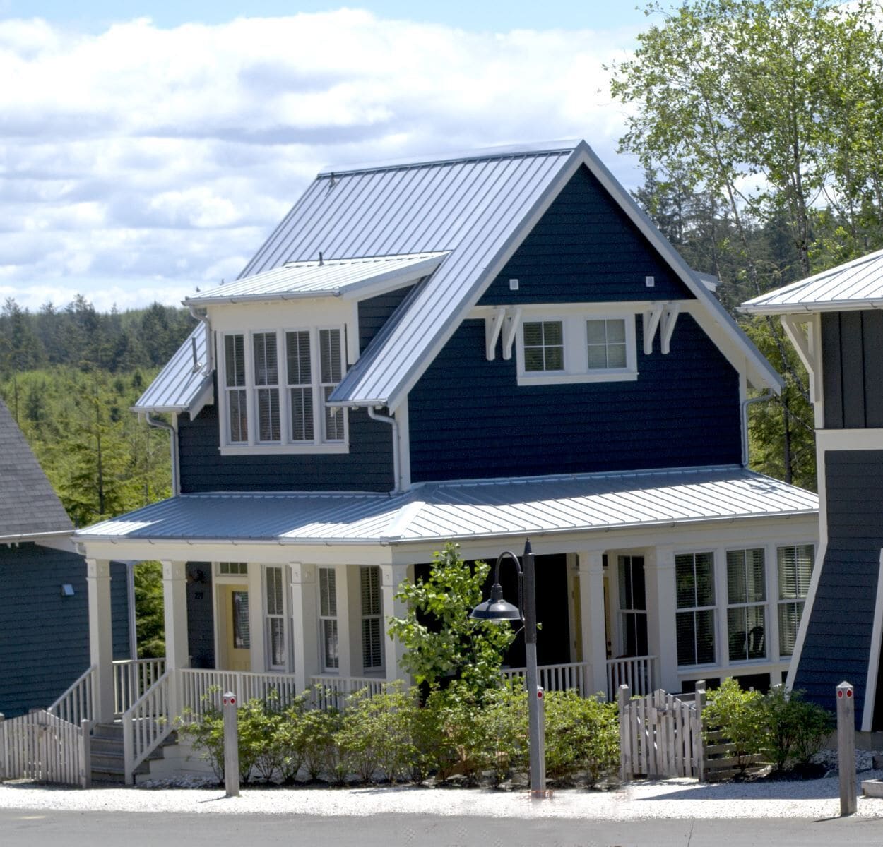 Seabrook's Ampersand, a comfortable and cozy home, enjoy the private hot tub!