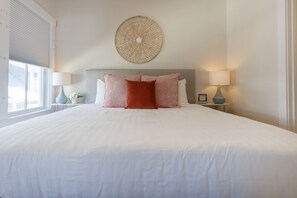 1 bedroom, iron/ironing board, free WiFi, bed sheets - Seabrook's At Last, a loft in Town Center! (Pacific Beach)