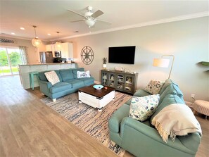 Interior - Bright, cheery, well appointed 3BR, 3.5B Townhome (Atlantic Beach)