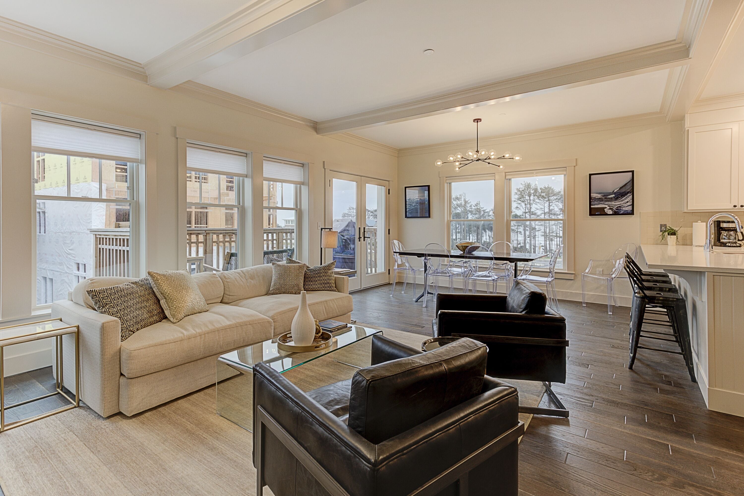 Télévision, cheminée, lecteur de DVD