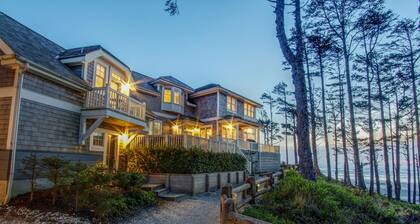 Beach Bluff: Oceanfront, Hot Tub, Dog Friendly!