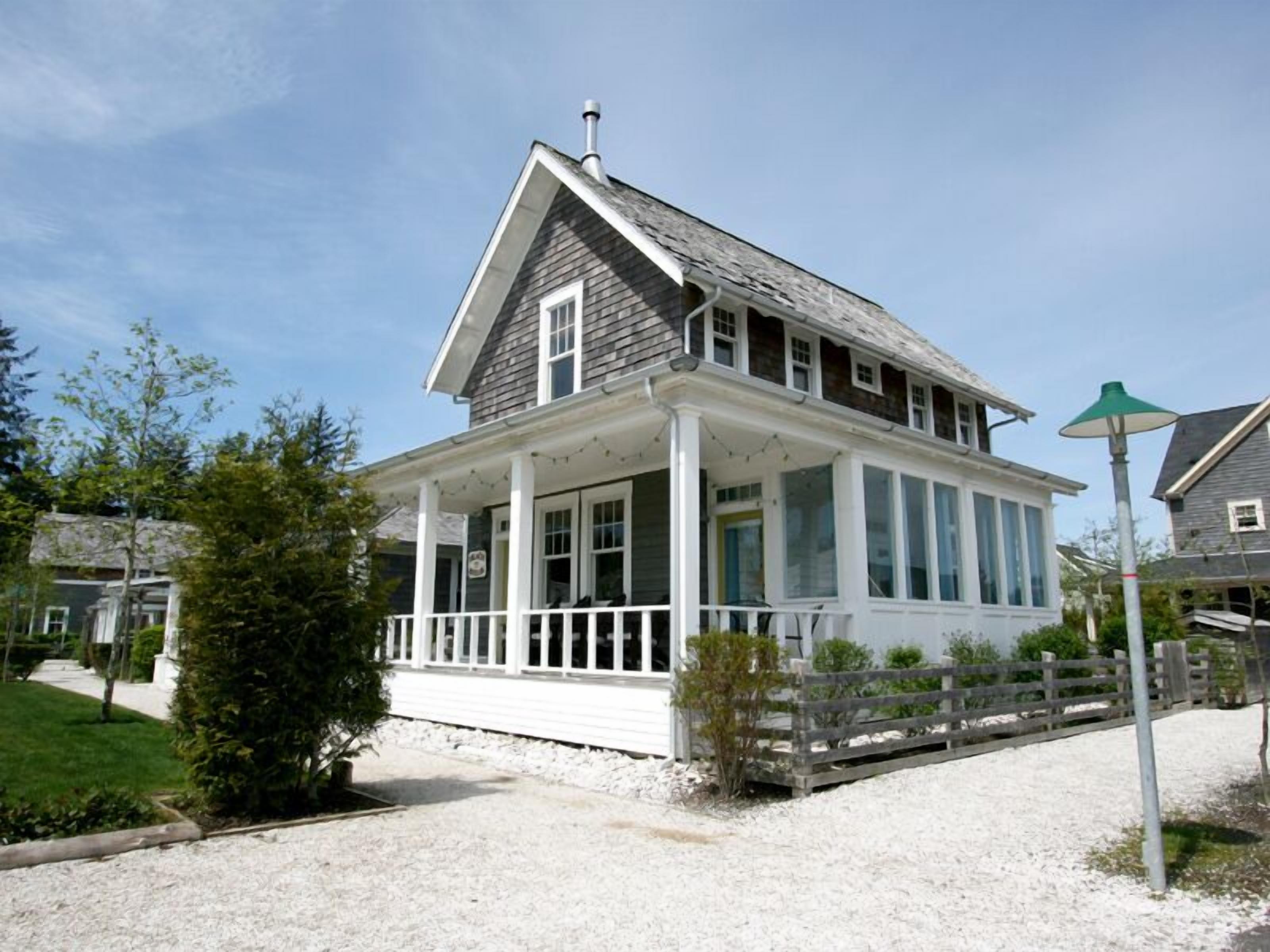 *NEW* Beach Break: Dog Friendly, Private Hot Tub!