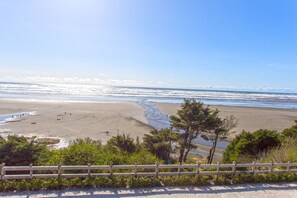 Una spiaggia nelle vicinanze