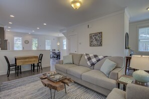 Smart-TV, peis, DVD-spiller og strømmetjenester