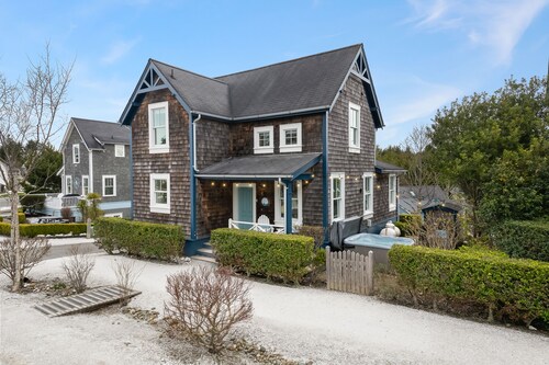 Seabrook That's What Sea Said | Hot Tub, Family | 3BR, Sleeps 8, Pet Friendly
