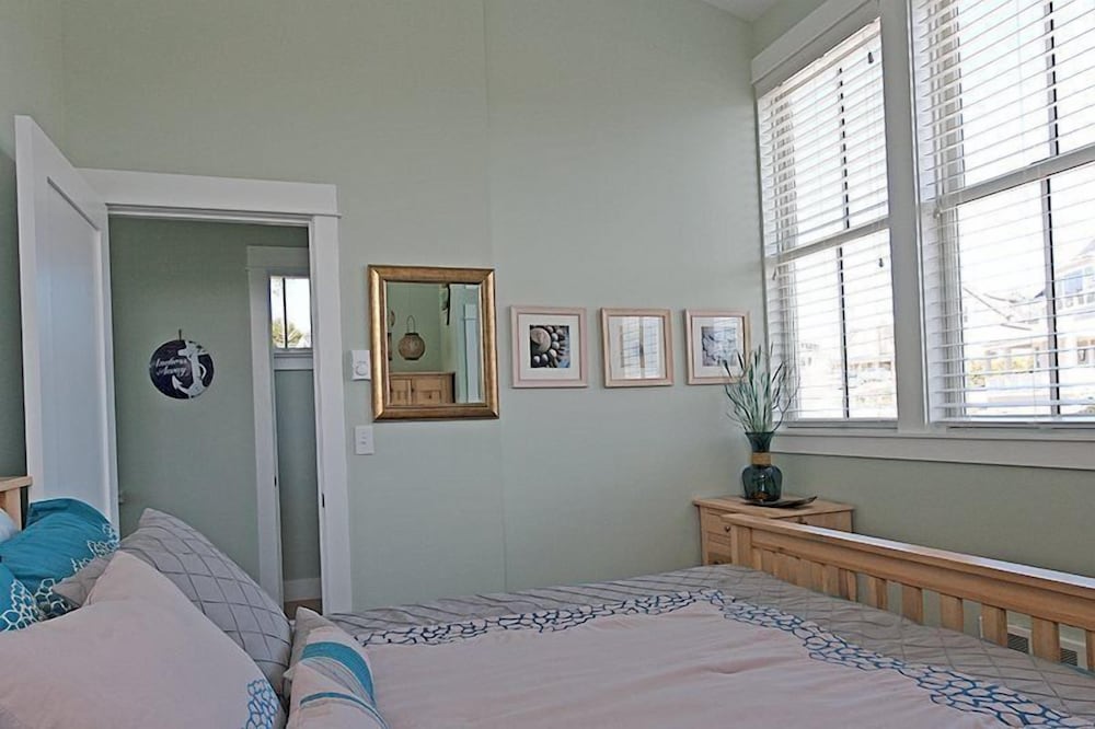 Seabrook's Cedar Cove Dog Friendly, Hot Tub! Seabrook Vrbo