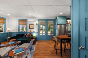 Téléviseur, foyer, chaîne audio