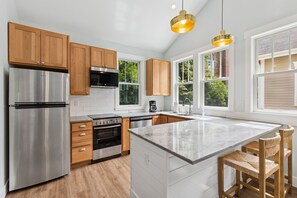 Fridge, microwave, oven, stovetop - Seabrook's Coyote Cottage, a 4-bedroom, oceanview home! (Pacific Beach)