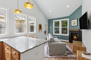 Interior - Seabrook's Coyote Cottage, a 4-bedroom, oceanview home! (Pacific Beach)