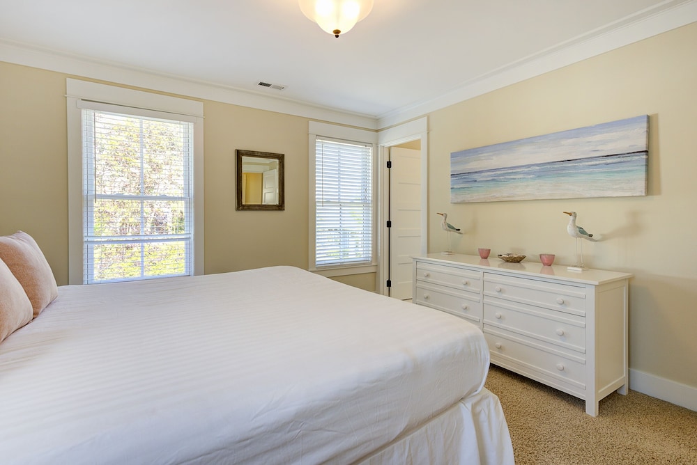 Seabrook's Crew Rest Dog Friendly, Hot Tub Seabrook Vrbo