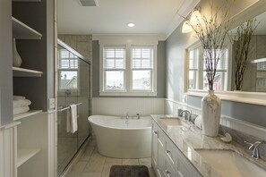 Hair dryer, towels - Seabrook's Drift Away: Hot Tub & Dog Friendly! (Pacific Beach)