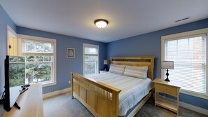 3 bedrooms, iron/ironing board, free WiFi, bed sheets - Seabrook's Endless Summer: Hot Tub & Dog Friendly (Pacific Beach)