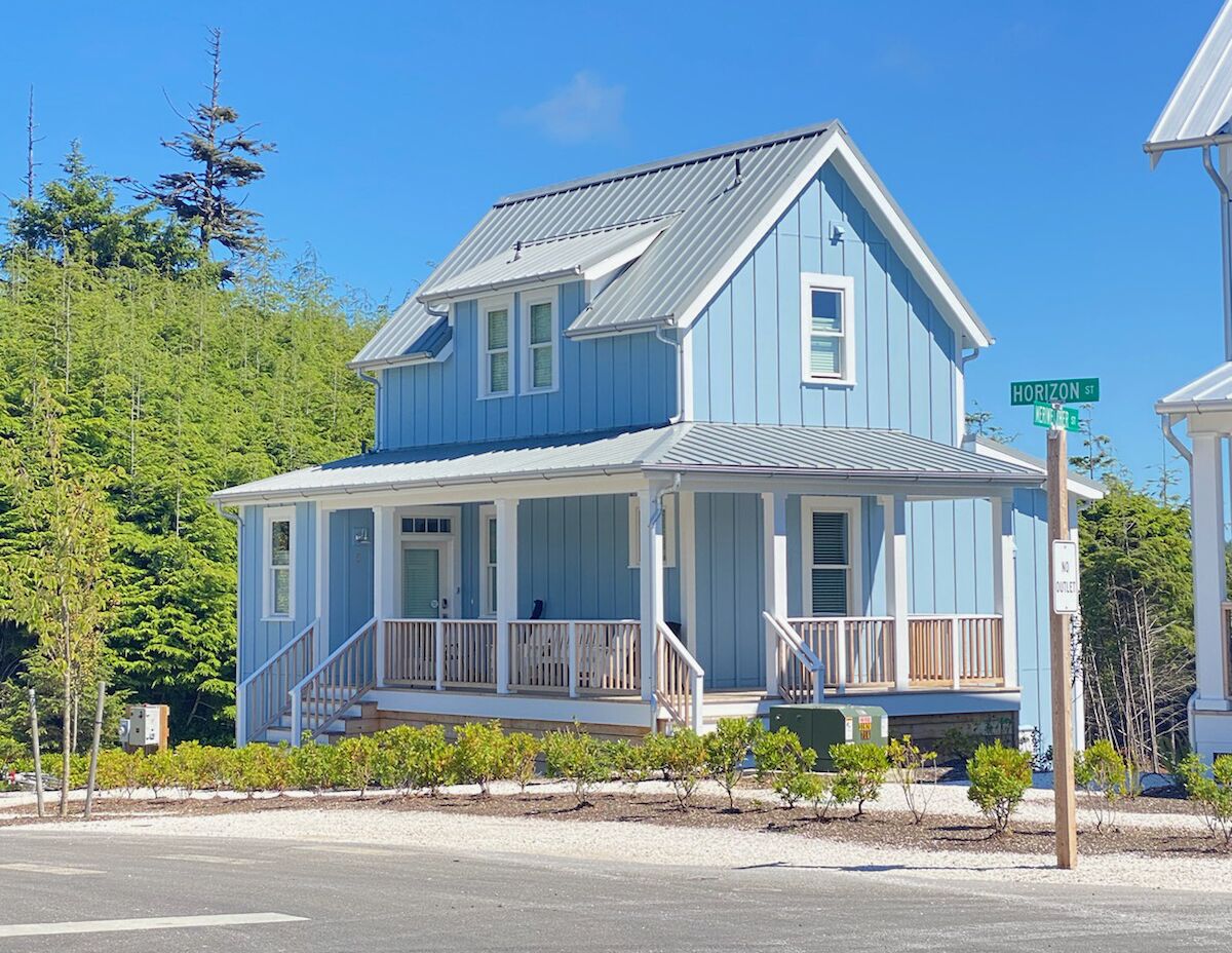 Seabrook's Flip Flop Inn, enjoy great views, hear the ocean and nature!