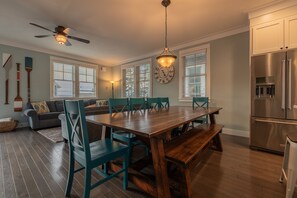 Dining - *NEW* Footprints in the Sand, Ocean View, Hot Tub (Pacific Beach)